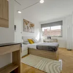 Rent a room of 180 m² in madrid