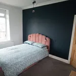 Rent 4 bedroom house in Yorkshire And The Humber