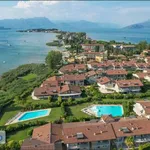 Villa a schiera arredata con piscina