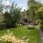 Rent 5 bedroom house in South East England