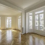 Rent 6 bedroom apartment of 175 m² in Paris