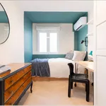 Rent 4 bedroom apartment in Valencia