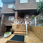 Rent 4 bedroom apartment of 250 m² in Alcalá de Henares