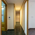 Rent a room of 95 m² in Valencia