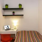 Rent 4 bedroom apartment in Barcelona