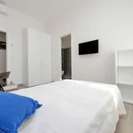 Rent 5 bedroom apartment of 120 m² in Roma