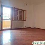 Affitto 5 camera casa di 210 m² in Roma