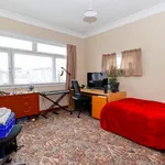 Rent 4 bedroom house in Central