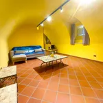 Rent 3 bedroom apartment of 130 m² in Naples