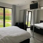 Huur 3 slaapkamer huis van 1425 m² in Brasschaat