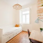 Rent a room of 180 m² in Lisboa