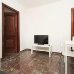 Rent a room of 130 m² in granada