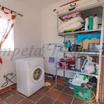 Rent 2 bedroom house in Sayalonga