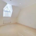 Rent 3 bedroom flat in Surrey