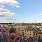 Affitto 5 camera appartamento di 130 m² in Bologna