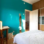 Rent a room of 100 m² in lisbon