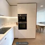 Rent 3 bedroom flat in London