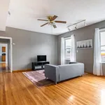 Rent 3 bedroom apartment in Chicago