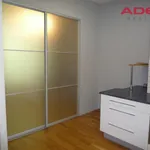 Pronajměte si 3 ložnic/e byt o rozloze 80 m² v Prague