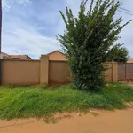 Rent 2 bedroom house of 300 m² in Soweto