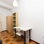 Rent a room of 220 m² in madrid