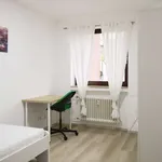 Rent a room of 90 m² in dusseldorf