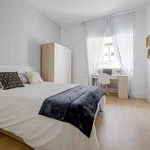 Rent a room of 200 m² in madrid