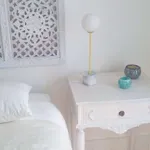 Rent 2 bedroom apartment of 75 m² in lisbon