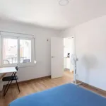 Rent 4 bedroom apartment in barcelona