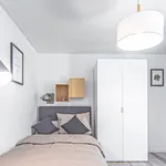 Rent 1 bedroom apartment of 20 m² in Düsseldorf