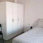 Rent a room of 210 m² in barcelona