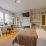 Rent a room of 180 m² in madrid