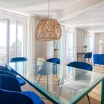 "Versailles Ermitage" Très bel appartement meublé au dernier étage de 5 pièces 119 m2 avec ascenseur et deux box ! Superbe