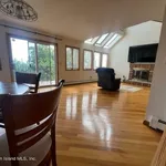 Rent 3 bedroom house of 133 m² in Staten Island