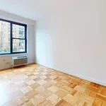 Rent 1 bedroom apartment of 640 m² in Manhattan