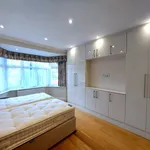 Rent 4 bedroom flat of 135 m² in London