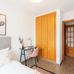 Rent 4 bedroom apartment in Valencia