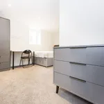 Rent 4 bedroom flat in Leeds