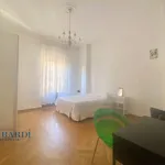 Rent 3 bedroom apartment of 90 m² in milano