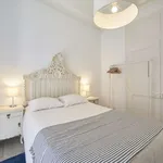 Rent a room of 100 m² in lisbon