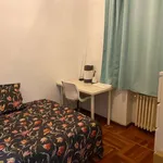 Rent a room of 120 m² in madrid