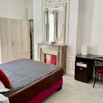 Appartement de 130 m² avec 6 chambre(s) en location à Paris