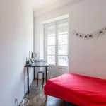 Rent a room of 100 m² in lisbon