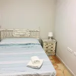 Rent a room of 400 m² in Sevilla