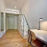 Rent 4 bedroom apartment in Prague