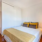 Rent 1 bedroom apartment in Porto