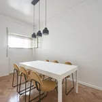 Rent a room of 300 m² in Lisbon