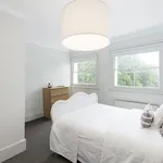 Rent 2 bedroom flat of 64 m² in London