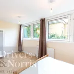 Rent 3 bedroom flat in London