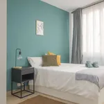 Rent a room of 300 m² in madrid